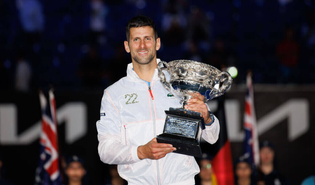 Djokovic-Australian-Open-trophy